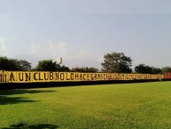 Trapo - Bandeira - Faixa - Telón - "a un club no lo hace grande sus titulos lo hace grande su gente" Trapo de la Barra: Mega Barra • Club: Real España • País: Honduras