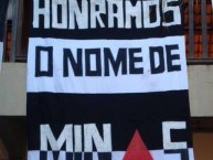 Trapo - Bandeira - Faixa - Telón - "Mov 105 - Honramos o nome de Minas" Trapo de la Barra: Movimento 105 Minutos • Club: Atlético Mineiro