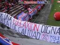 Trapo - Bandeira - Faixa - Telón - "Por una educacion digna publica y de calidad" Trapo de la Barra: Rexixtenxia Norte • Club: Independiente Medellín