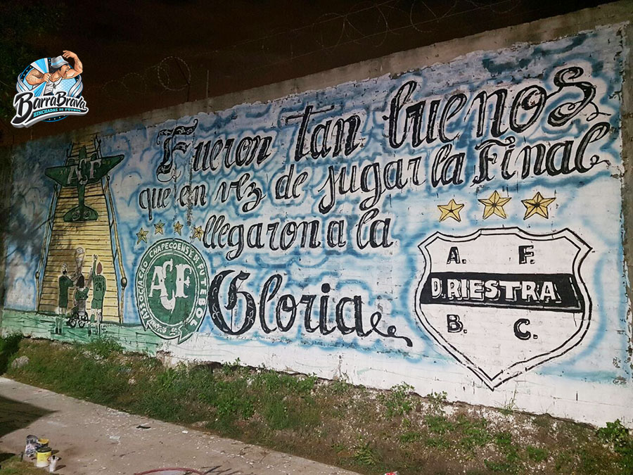 Mural en homenaje a Chape de La Banda del Bajo Flores - Deportivo Riestra - Argentina