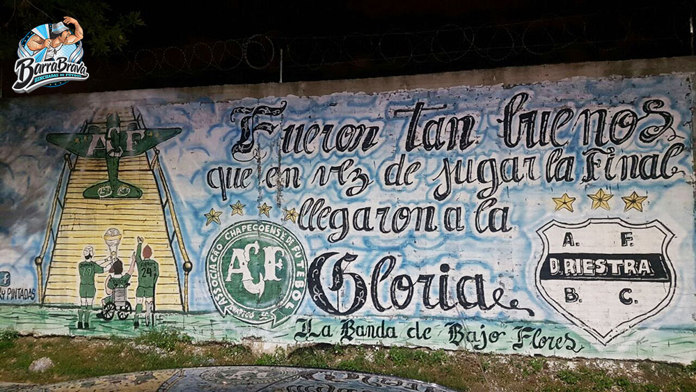 Mural en homenaje a Chape de La Banda del Bajo Flores - Deportivo Riestra - Argentina