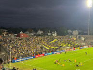 Foto: "En Argentina 2026 vs Platense" Barra: Barra Amsterdam &bull; Club: Peñarol &bull; País: Uruguay