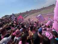 Foto: Barra: Barra Popular Juventud Rosada • Club: Sport Boys • País: Peru