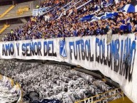 Foto: "Amo Y Señor Del Fútbol Colombiano" Barra: Blue Rain • Club: Millonarios