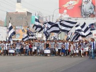 Foto: "Primera línea" Barra: Comando SVR • Club: Alianza Lima