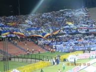 Foto: "Copando el Atanasio Girardot en un partido vs Atlético Nacional, 2012" Barra: Comandos Azules &bull; Club: Millonarios &bull; País: Colombia