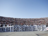 Foto: "Foto de la garra blanca en el nacional junto a lienzo contra Piñera y B$N" Barra: Garra Blanca &bull; Club: Colo-Colo