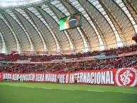 Foto: "NADA NEM NINGUÉM SERÁ MAIOR QUE O INTERNACIONAL" Barra: Guarda Popular &bull; Club: Internacional &bull; País: Brasil
