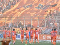 Foto: "Estadio Zorros Del Desierto, Calama, 2022" Barra: Huracan Naranja • Club: Cobreloa • País: Chile