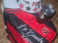 Foto: "Camiseta y piluso de la 12 alajuelense" Barra: La 12 • Club: Alajuelense • País: Costa Rica