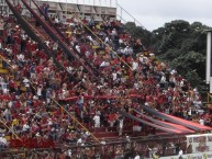 Foto: "La 12 en el año 2004" Barra: La 12 • Club: Alajuelense • País: Costa Rica