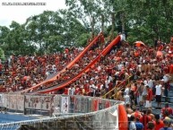 Foto: "La 12 alajuelense en el año 2003 en el antiguo estadio nacional" Barra: La 12 • Club: Alajuelense • País: Costa Rica