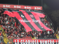 Foto: "Homenaje a Wilmer Lopez, leyenda del club" Barra: La 12 &bull; Club: Alajuelense &bull; País: Costa Rica