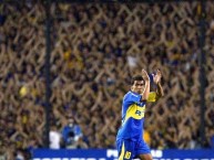 Foto: "Carlitos Tevez y la hinchada" Barra: La 12 • Club: Boca Juniors