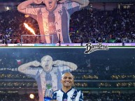 Foto: "Gran homenaje de Monterrey a Humberto 'Chupete' Suazo" Barra: La Adicción &bull; Club: Monterrey &bull; País: México