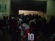 Foto: "La banda entrando al gallinero" Barra: La Banda del Basurero • Club: Deportivo Municipal