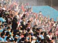 Foto: Barra: La Banda del Basurero • Club: Deportivo Municipal