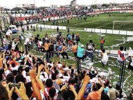 Foto: Barra: La Banda del Basurero • Club: Deportivo Municipal