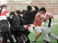 Foto: "Campal en la cancha de San Marcos" Barra: La Banda del Basurero • Club: Deportivo Municipal