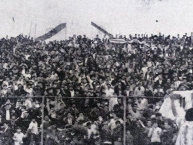 Foto: "Echa Muni" Barra: La Banda del Basurero &bull; Club: Deportivo Municipal