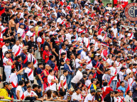 Foto: Barra: La Banda del Basurero &bull; Club: Deportivo Municipal &bull; País: Peru
