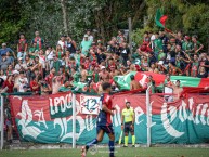 Foto: "Hinchada de Rampla en el Saroldi en la B Uruguaya 2023" Barra: La Banda del Camion • Club: Rampla Juniors