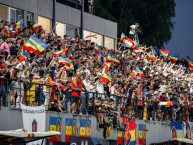 Foto: Barra: La Banda del Tricolor &bull; Club: Colegiales &bull; País: Argentina