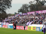 Foto: "Parcialidad violeta en el Parque Viera (Cancha de Wanderers, histórico rival)" Barra: La Banda Marley • Club: Defensor