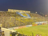 Foto: Barra: La Banda Monstruo &bull; Club: Almirante Brown