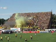 Foto: "En el Fragata 2011" Barra: La Banda Monstruo &bull; Club: Almirante Brown