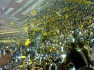 Foto: "En Huracán" Barra: La Banda Monstruo &bull; Club: Almirante Brown