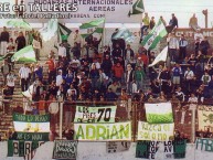 Foto: "en escalada, año 2005" Barra: La Barra de Laferrere 79 &bull; Club: Deportivo Laferrere