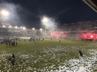 Foto: "bengalas" Barra: La Barra de los Trapos &bull; Club: Atlético de Rafaela &bull; País: Argentina