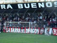Foto: Barra: La Barra del Dragón • Club: Defensores de Belgrano • País: Argentina