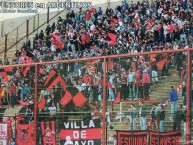 Foto: "En Paternal, contra argentinos, año 2004" Barra: La Barra del Dragón &bull; Club: Defensores de Belgrano