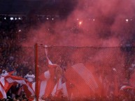 Foto: "ESTADIO DOBLE VISERA" Barra: La Barra del Rojo • Club: Independiente