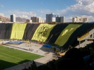 Foto: "Bandera gigante" Barra: La Gloriosa Ultra Sur 34 • Club: The Strongest