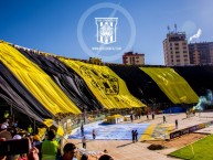 Foto: "Telón en el clasico boliviano" Barra: La Gloriosa Ultra Sur 34 • Club: The Strongest
