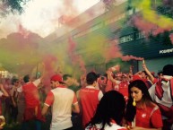 Foto: "Entrada al estadio" Barra: La Guardia Albi Roja Sur • Club: Independiente Santa Fe