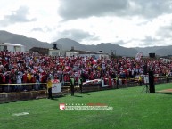Foto: "LGARS en Zipaquirá" Barra: La Guardia Albi Roja Sur • Club: Independiente Santa Fe