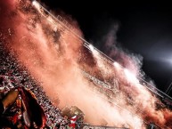 Foto: Barra: La Guardia Albi Roja Sur • Club: Independiente Santa Fe • País: Colombia