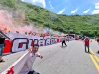 Foto: "caravana a Ibagué" Barra: La Guardia Albi Roja Sur • Club: Independiente Santa Fe • País: Colombia