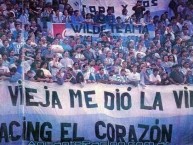 Foto: "Mi Vieja me dio la vida y Racing el corazón" Barra: La Guardia Imperial • Club: Racing Club • País: Argentina