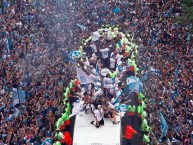 Foto: "Festejos Copa Sudamericana 2024" Barra: La Guardia Imperial • Club: Racing Club