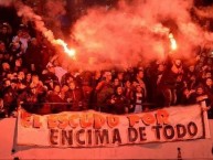 Foto: "El escudo por encima de todo" Barra: La Hinchada Más Popular • Club: Newell's Old Boys