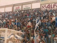 Foto: "Año 1992 en un Velez 1 - boca 0. La imagen es del momento previo al estreno del telon llamado La Fortinental" Barra: La Pandilla de Liniers • Club: Vélez Sarsfield