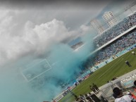 Foto: "Nube de humo en el clásico boliviano (Bolívar vs. The Strongay)" Barra: La Vieja Escuela • Club: Bolívar