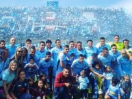 Foto: "Bolívar Bicampeón Torneo Clausura 2017, Tembladerani La Paz" Barra: La Vieja Escuela • Club: Bolívar