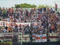 Foto: "en platense, contra laferrere, año 2004" Barra: Los Borrachos de Morón &bull; Club: Deportivo Morón