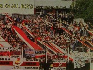 Foto: "en floresta, año 2003" Barra: Los Borrachos de Morón &bull; Club: Deportivo Morón